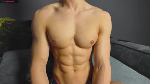 Snapshot of benjaminbond chatting on 10.30.25 benjaminkarl02 online show from 10.30.25