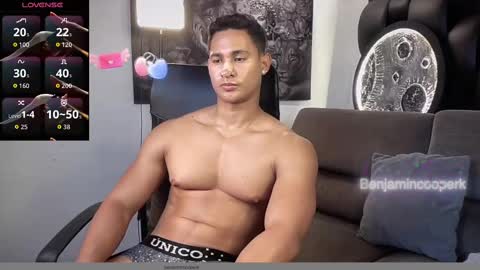 Snapshot of benjamincooperk1 chatting on 10.24.25 benjamincooperk online show from 10.24.25