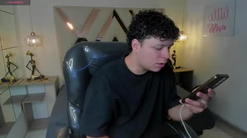 Snapshot of benjamintwink1 chatting on 10.20.25 BENJAMIN online show from 10.20.25