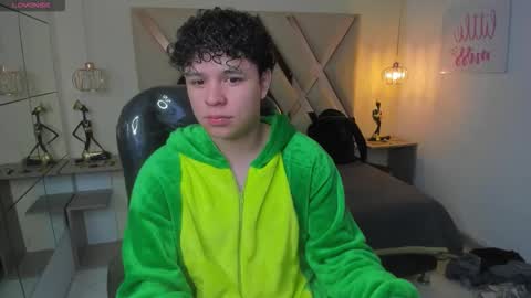 Snapshot of benjamintwink1 chatting on 10.27.25 BENJAMIN online show from 10.27.25