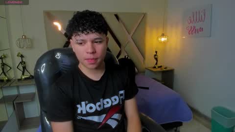 Snapshot of benjamintwink1 chatting on 10.31.25 BENJAMIN online show from 10.31.25