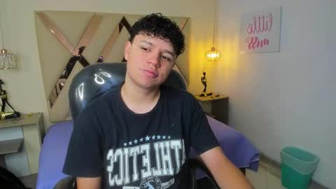 Snapshot of benjamintwink1 chatting on 11.03.25 BENJAMIN online show from 11.03.25