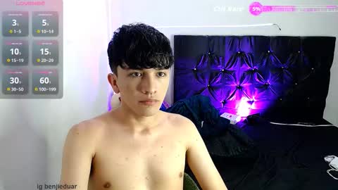 Snapshot of benji_hoter chatting on 11.02.25 Benji Hoter online show from 11.02.25