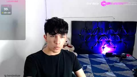 Snapshot of benji_hoter chatting on 11.09.25 Benji Hoter online show from 11.09.25