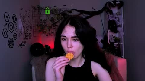 Snapshot of benny_duglas chatting on 10.28.25 Benny online show from 10.28.25