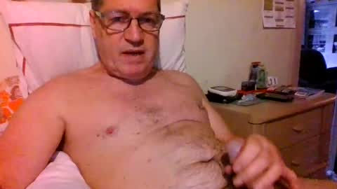 Snapshot of bennybutterfly007 chatting on 06.12.26 bennybutterfly007 online show from 06.12.26