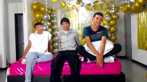 Snapshot of benz_boys chatting on 01.14.25 benz boys online show from 01.14.25