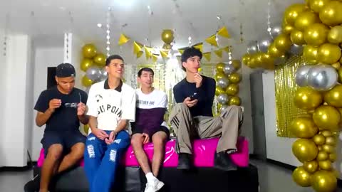 Snapshot of benz_boys chatting on 01.17.25 benz boys online show from 01.17.25