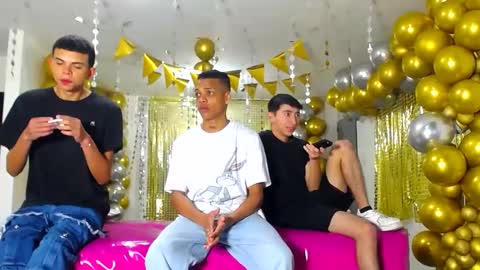 Snapshot of benz_boys chatting on 01.18.25 benz boys online show from 01.18.25