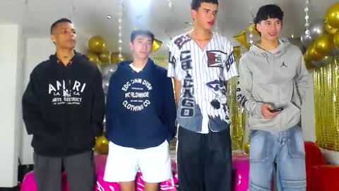 Snapshot of benz_boys chatting on 01.24.25 benz boys online show from 01.24.25