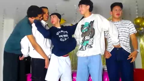 Snapshot of benz_boys chatting on 01.27.25 benz boys online show from 01.27.25