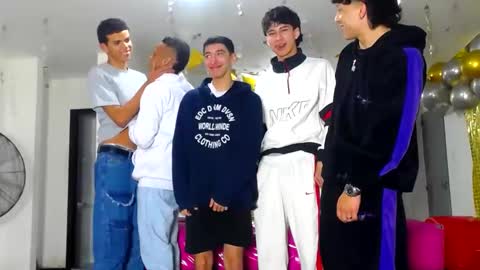 Snapshot of benz_boys chatting on 02.03.25 benz boys online show from 02.03.25