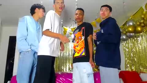 Snapshot of benz_boys chatting on 02.04.25 benz boys online show from 02.04.25