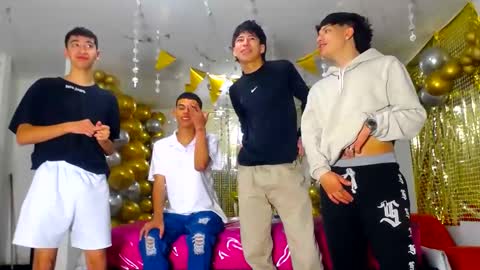 Snapshot of benz_boys chatting on 02.05.25 benz boys online show from 02.05.25