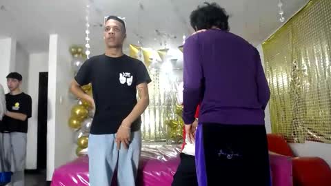 Snapshot of benz_boys chatting on 02.06.25 benz boys online show from 02.06.25