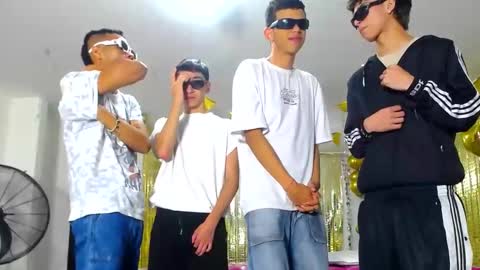 Snapshot of benz_boys chatting on 02.16.25 benz boys online show from 02.16.25