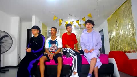 Snapshot of benz_boys chatting on 02.24.25 benz boys online show from 02.24.25