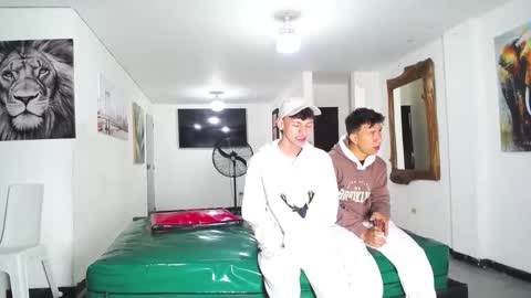 Snapshot of benz_boys chatting on 09.19.25 benz boys online show from 09.19.25