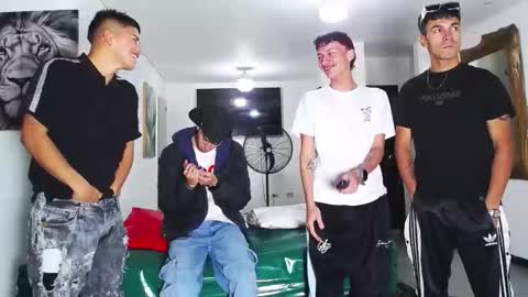 Snapshot of benz_boys chatting on 09.25.25 benz boys online show from 09.25.25