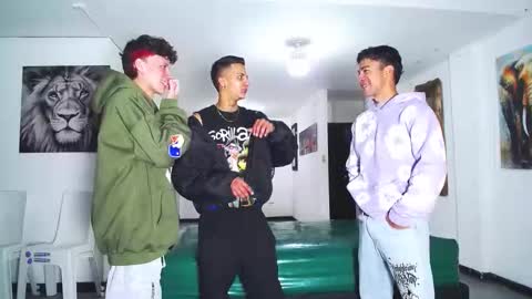 Snapshot of benz_boys chatting on 10.01.25 benz boys online show from 10.01.25