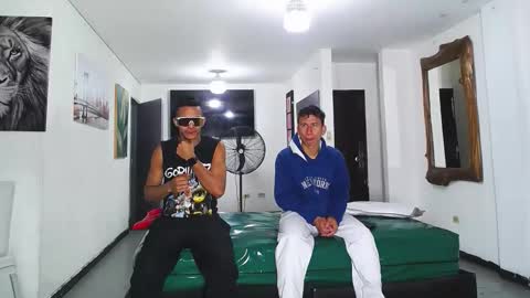 Snapshot of benz_boys chatting on 10.04.25 benz boys online show from 10.04.25