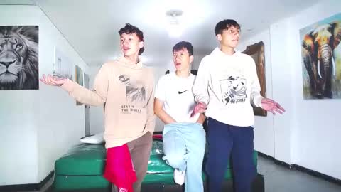 Snapshot of benz_boys chatting on 10.10.25 benz boys online show from 10.10.25