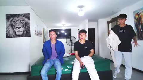 Snapshot of benz_boys chatting on 10.12.25 benz boys online show from 10.12.25