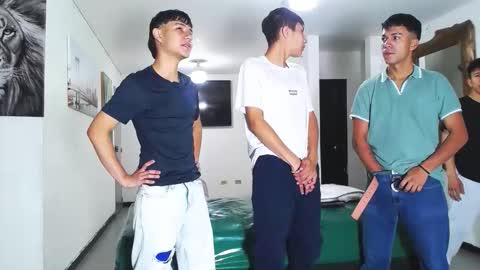 Snapshot of benz_boys chatting on 10.24.25 benz boys online show from 10.24.25