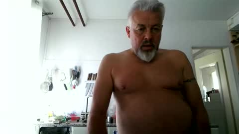 Snapshot of berg_boy chatting on 04.09.26 Martin online show from 04.09.26