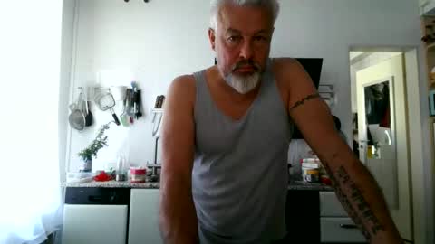 Snapshot of berg_boy chatting on 04.21.26 Martin online show from 04.21.26