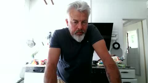 Snapshot of berg_boy chatting on 04.24.26 Martin online show from 04.24.26
