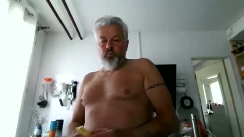 Snapshot of berg_boy chatting on 05.09.26 Martin online show from 05.09.26