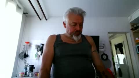 Snapshot of berg_boy chatting on 05.16.26 Martin online show from 05.16.26