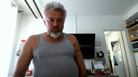 Snapshot of berg_boy chatting on 06.04.26 Martin online show from 06.04.26