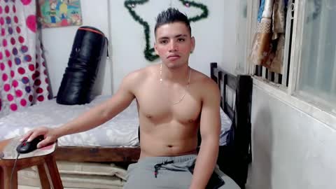 Snapshot of bergon30 chatting on 01.04.25 Bergon77 online show from 01.04.25