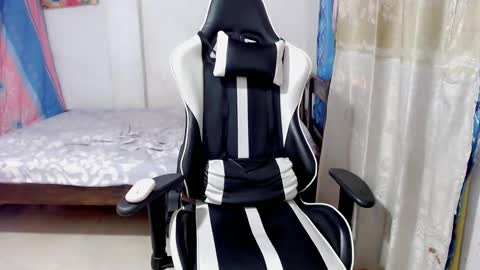 Snapshot of bergon30 chatting on 02.18.25 Bergon77 online show from 02.18.25