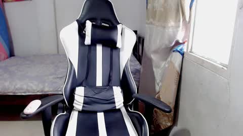 Snapshot of bergon30 chatting on 02.22.25 Bergon77 online show from 02.22.25