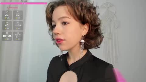 Snapshot of bermudatrait chatting on 11.17.25 Inna online show from 11.17.25