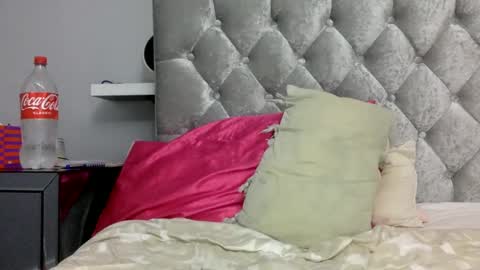 Snapshot of bermudatriangle12 chatting on 12.21.24 tixxie online show from 12.21.24