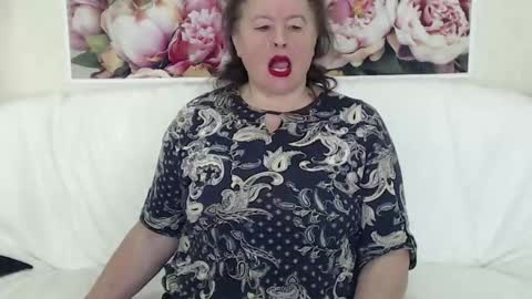 Snapshot of berryshickx chatting on 10.21.25 BerryShickX online show from 10.21.25