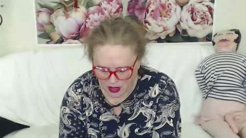 Snapshot of berryshickx chatting on 11.06.25 BerryShickX online show from 11.06.25