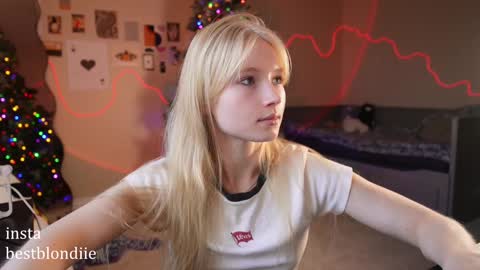 Chloe Next stream on Friday online show from 12.20.24
