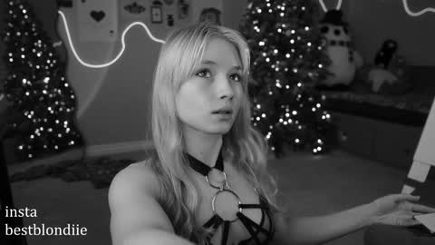 Chloe Next stream on Friday online show from 01.02.25