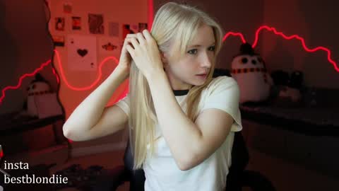 Chloe Next stream on Friday online show from 01.17.25