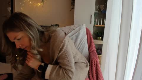 Snapshot of bestgirl_ofthe_neighborhood chatting on 12.29.24 Vicky   online show from 12.29.24