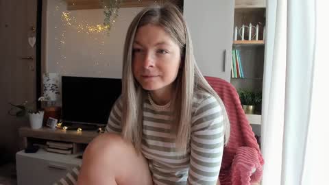 Snapshot of bestgirl_ofthe_neighborhood chatting on 01.24.25 Vicky   online show from 01.24.25