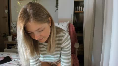 Snapshot of bestgirl_ofthe_neighborhood chatting on 01.24.25 Vicky   online show from 01.24.25