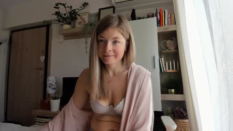 Snapshot of bestgirl_ofthe_neighborhood chatting on 10.27.25 Vicky   online show from 10.27.25