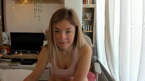 Snapshot of bestgirl_ofthe_neighborhood chatting on 04.25.26 Vicky online show from 04.25.26