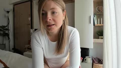 Snapshot of bestgirl_ofthe_neighborhood chatting on 05.19.26 Vicky online show from 05.19.26